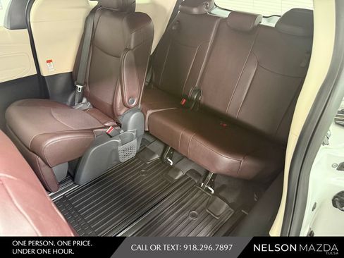 Used 2024 Toyota Sienna Platinum FWD image 37