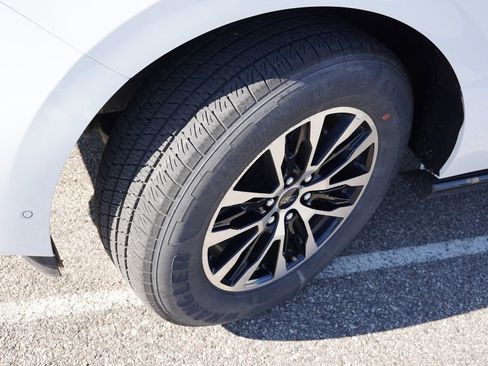 Certified 2025 Ford Expedition Max Platinum AWD/4WD image 13