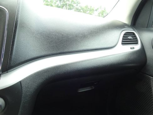 Used 2018 Dodge Journey SE image 28