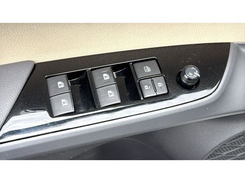 Used 2016 Toyota Prius Four w/ Advanced Technology Package FWD image 14