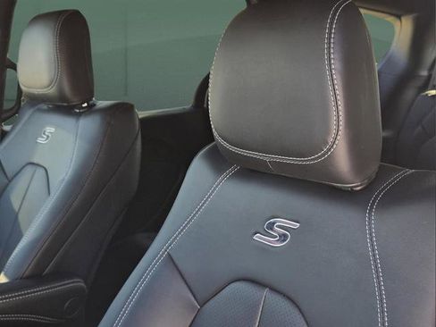 New 2026 Chrysler Pacifica Select w/ S Appearance Package image 16