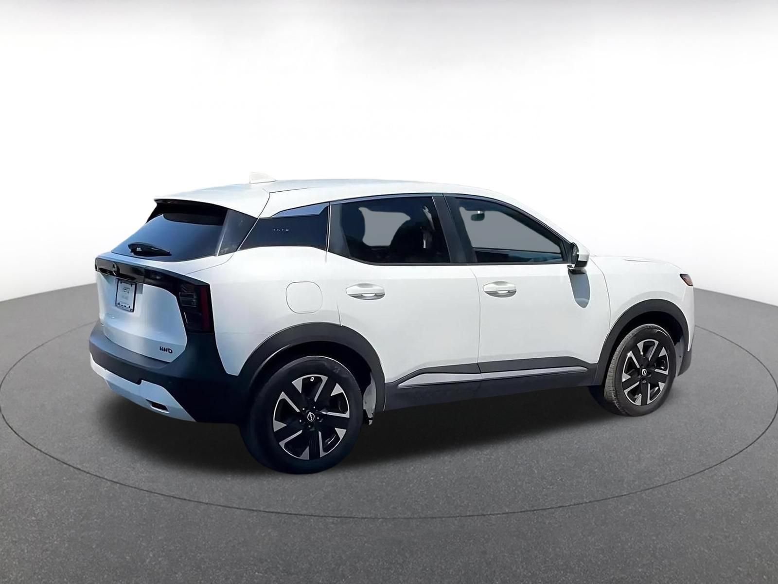 Used 2025 Nissan Kicks SV AWD/4WD image 13