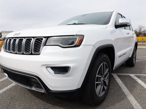Used 2017 Jeep Grand Cherokee Limited w/ Luxury Group II RWD image 3