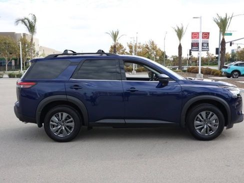 New 2025 Nissan Pathfinder SV image 3