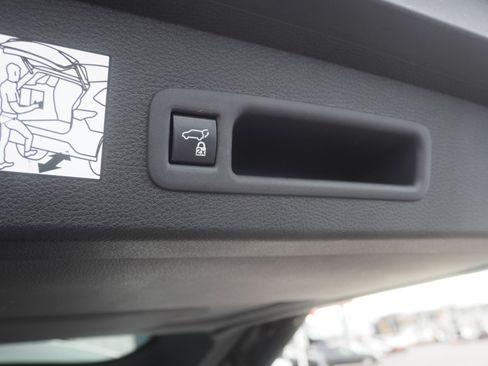 Used 2023 Toyota Sienna XLE image 18