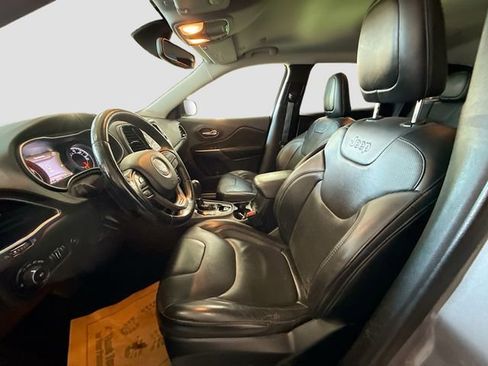 Used 2019 Jeep Cherokee Limited image 20