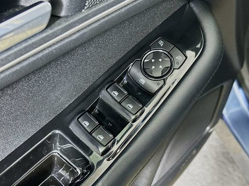 Used 2018 Ford Edge SEL FWD image 31