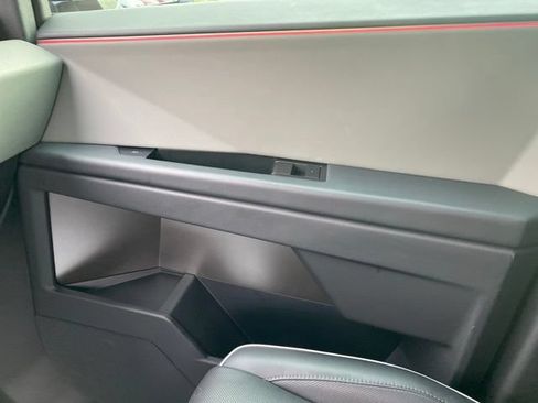 Used 2025 Tesla Cybertruck AWD Crew Cab image 16
