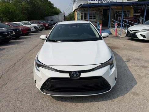 Used 2023 Toyota Corolla LE FWD image 5