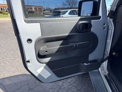 Used 2008 Jeep Wrangler Sahara w/ Dual Top Group image 18