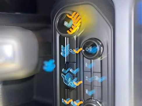 Used 2024 Ford Bronco Black Diamond image 13