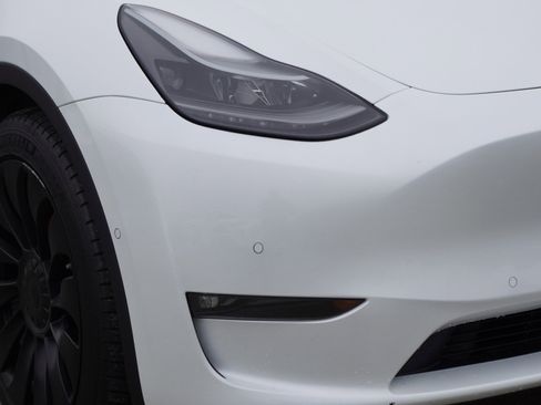Used 2022 Tesla Model Y Performance image 3