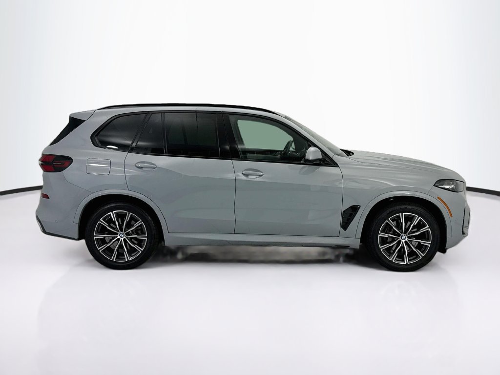 Used 2024 BMW X5 sDrive40i w/ M Sport Package RWD image 4