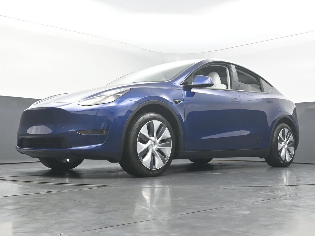 Used 2024 Tesla Model Y 2WD image 49