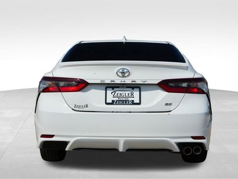 Used 2023 Toyota Camry SE w/ Cold Weather Package image 7