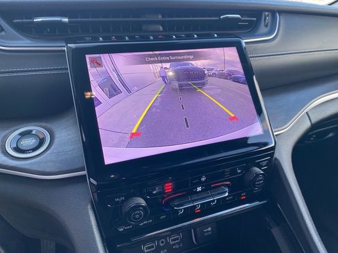 Used 2023 Jeep Grand Cherokee Limited w/ Black Appearance Package image 35