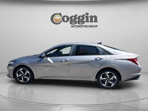 Certified 2023 Hyundai Elantra SEL w/ Convenience Package image 3
