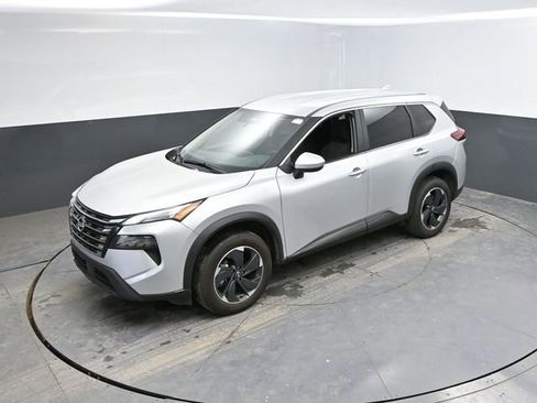 Used 2025 Nissan Rogue SV AWD/4WD image 40