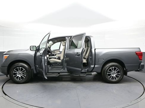 Used 2024 Nissan Titan SV w/ SV Convenience Package image 40