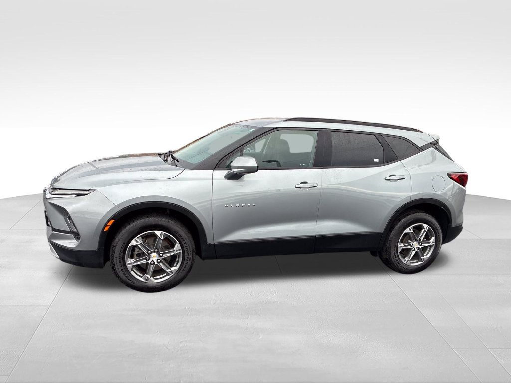 Used 2023 Chevrolet Blazer LT w/ Convenience Package AWD/4WD image 2