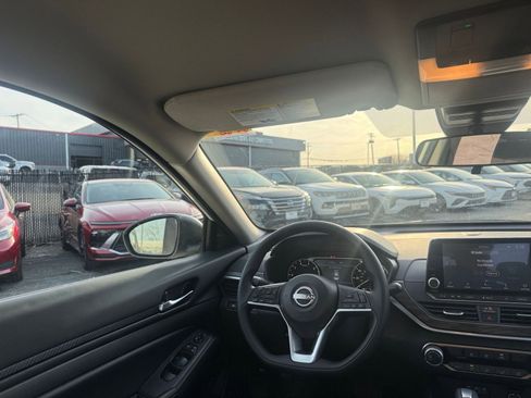 Used 2025 Nissan Altima 2.5 SV image 34