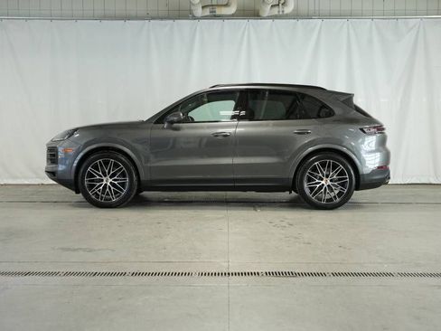 Certified 2025 Porsche Cayenne AWD/4WD image 2