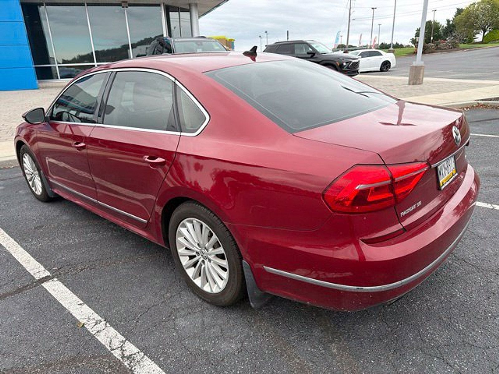 Used 2016 Volkswagen Passat 1.8T SE FWD image 5