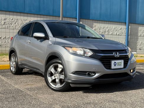 Used 2017 Honda HR-V EX image 3