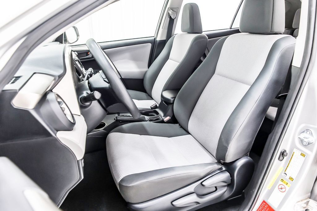 Used 2014 Toyota RAV4 LE FWD image 28