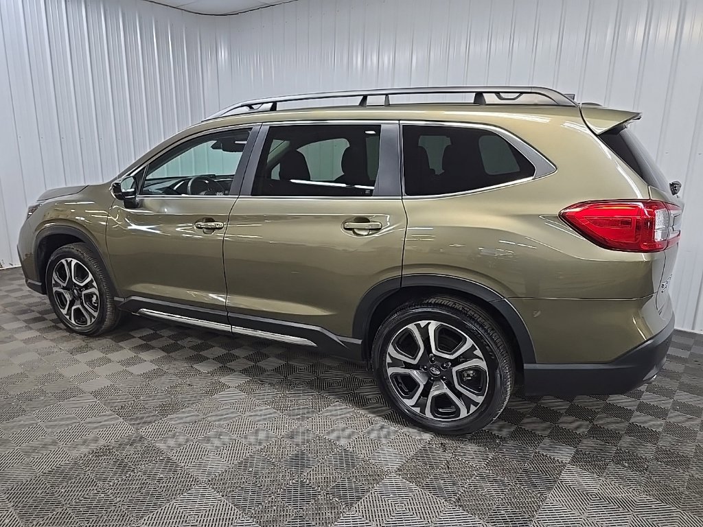 Used 2025 Subaru Ascent Limited AWD/4WD image 4