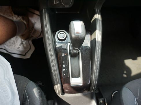 Used 2019 Nissan Kicks SV FWD image 9