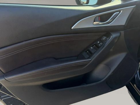 Used 2018 MAZDA MAZDA3 Touring FWD image 12