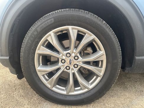 Used 2020 Ford Explorer XLT w/ Equipment Group 202A AWD/4WD image 16