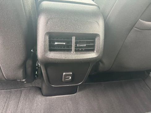 Used 2020 Chevrolet Equinox LT w/ Driver Convenience Package FWD image 32