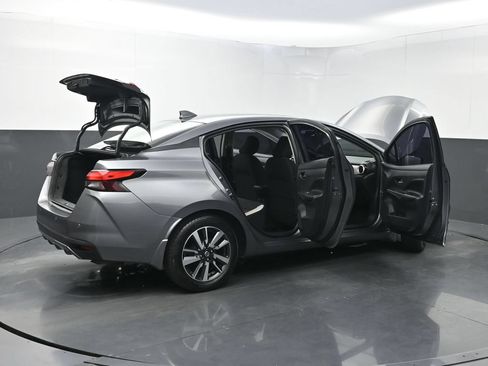 Used 2020 Nissan Versa SV FWD image 35