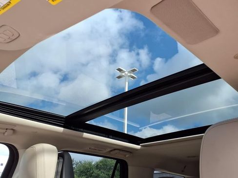 Certified 2023 Lincoln Navigator Reserve AWD/4WD image 10