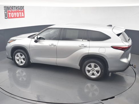 Used 2023 Toyota Highlander LE AWD/4WD image 22