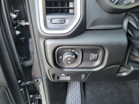 Certified 2026 RAM 1500 Express AWD/4WD image 31