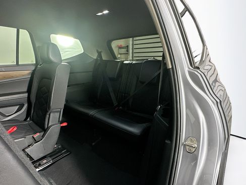 Used 2024 Volkswagen Atlas SE image 29