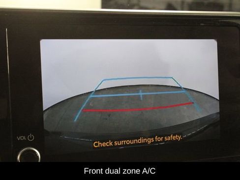 Used 2023 Toyota Highlander XLE image 8