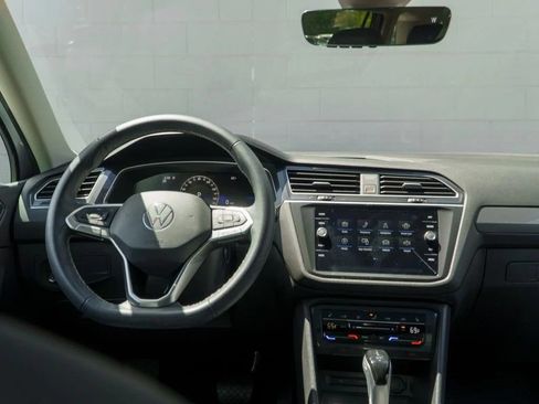 Used 2023 Volkswagen Tiguan SE w/ Panoramic Sunroof Package AWD/4WD image 21