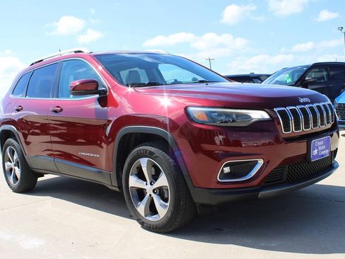 Used 2019 Jeep Cherokee Limited AWD/4WD image 3