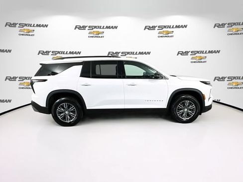 Used 2024 Chevrolet Traverse LT FWD image 8