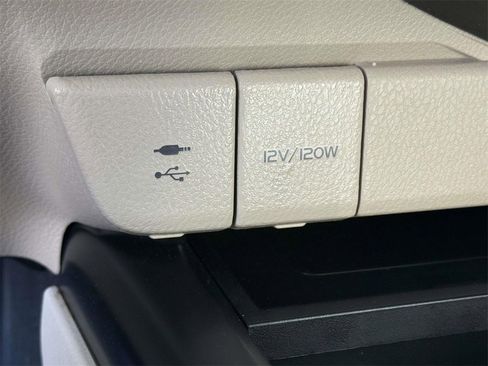 Used 2019 Toyota Camry XLE image 19