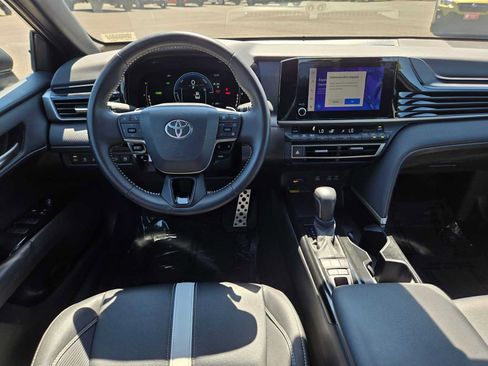 Used 2025 Toyota Camry SE FWD image 18