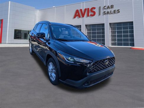 Used 2023 Toyota Corolla Cross LE image 3