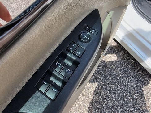 Used 2017 Honda Accord Touring image 11