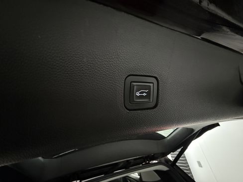 Used 2020 Chevrolet Traverse LT image 29