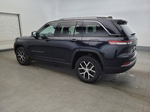 Used 2023 Jeep Grand Cherokee Limited w/ Luxury Tech Group II image 3