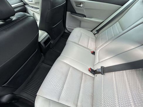 Used 2015 Toyota Camry SE image 11